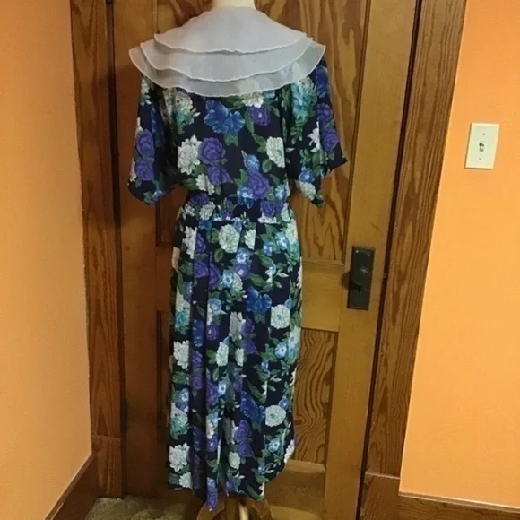 Floral Midi Dress with Sheer Collar - Picture 7 of 7